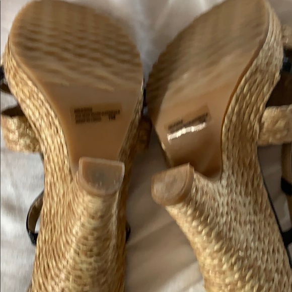 Two Lips Sandals - Picture 3 of 3